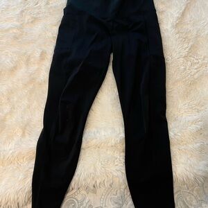 Black yoga pants with pockets